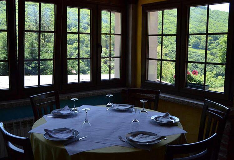 Hotel Restaurante La Carasca Orlé Extérieur photo