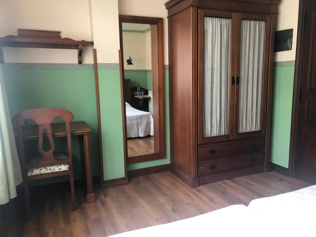 Hotel Restaurante La Carasca Orlé Extérieur photo
