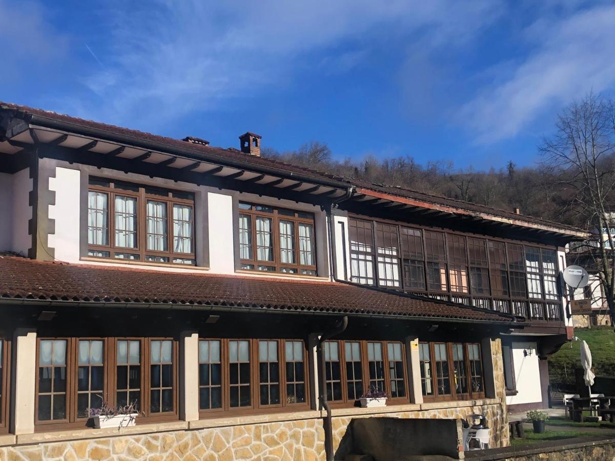 Hotel Restaurante La Carasca Orlé Extérieur photo